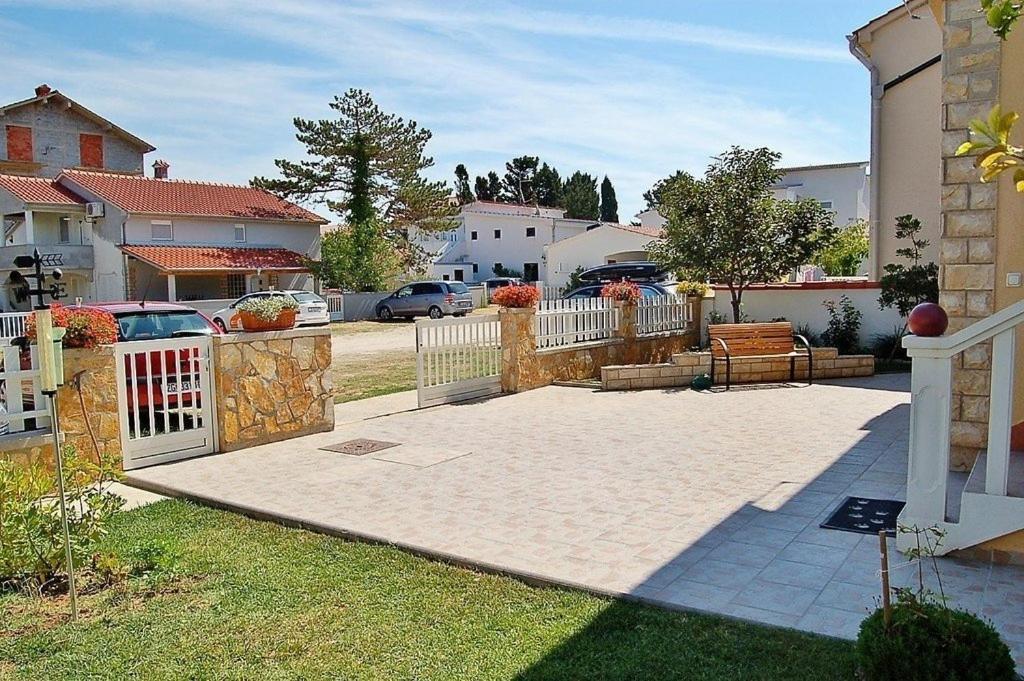 Apartment In Privlaka With Terrace, Air Conditioning, Wi-Fi, Washing Machine Kültér fotó